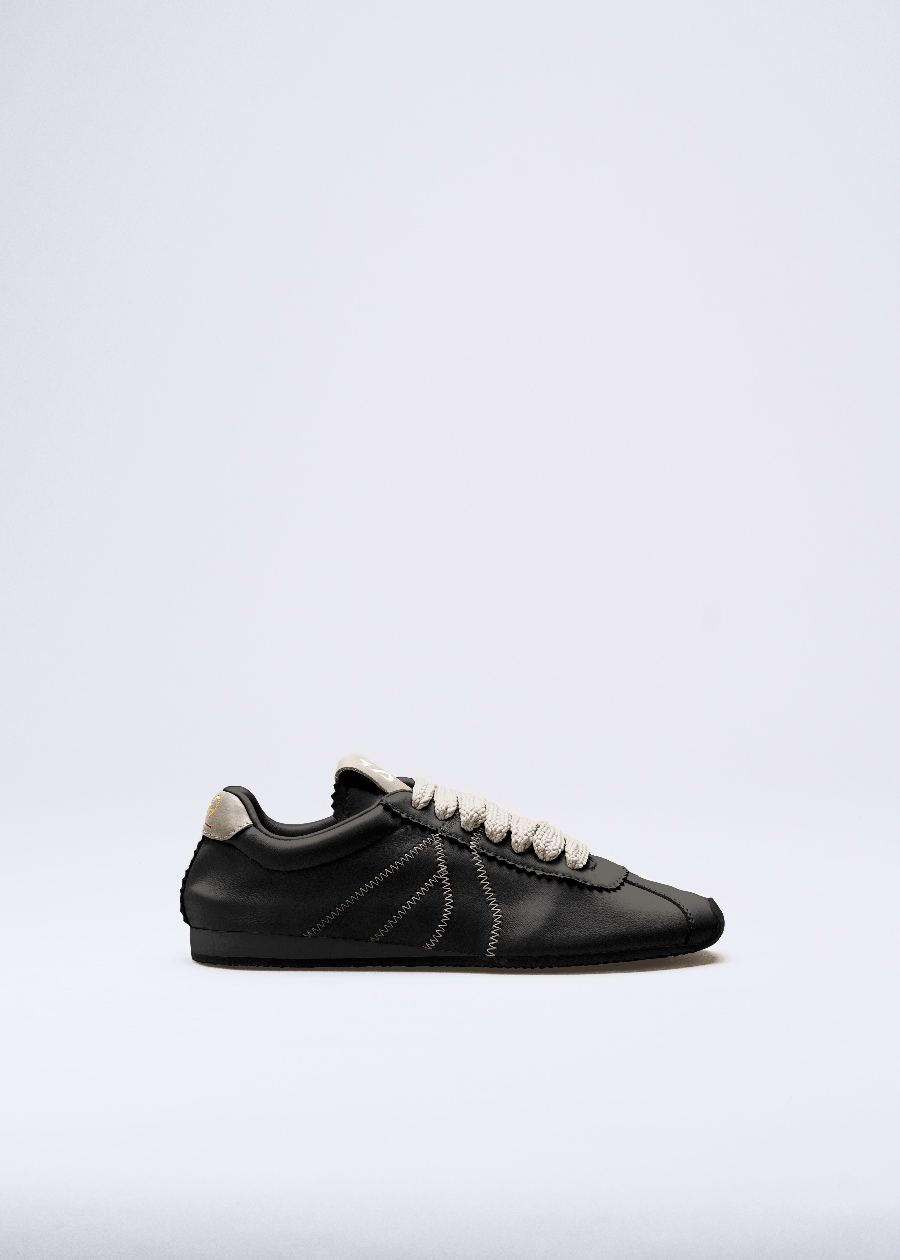 RIANNA - SNEAKER IN BLACK  NAPPA WITH WHITE CONTRASTS